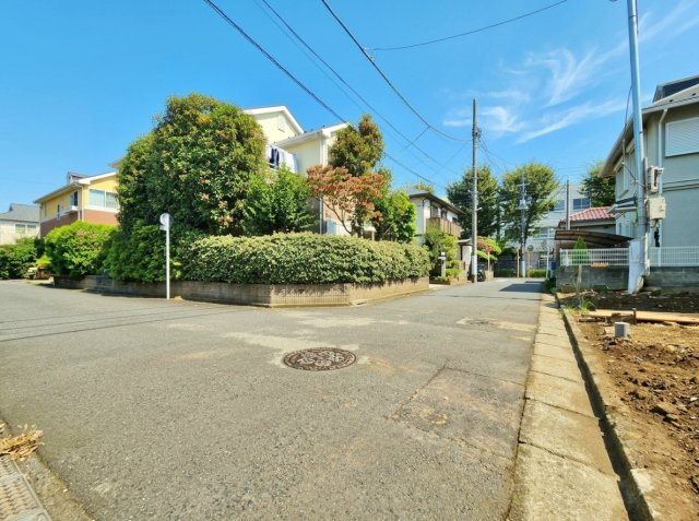 中野区上鷺宮5丁目 全2棟 A号棟の前面道路含む現地写真|穏やかで暮らし心地の良いエリア
高い建物もなく陽当り・風通し良好です♪♪