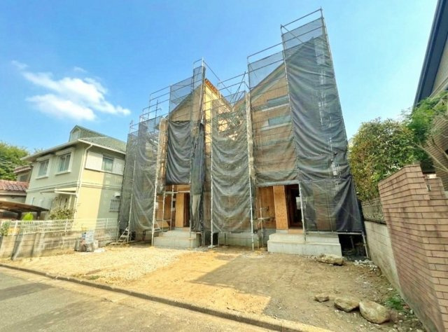中野区上鷺宮5丁目 全2棟 A号棟の外観|太陽光発電採用住宅　住宅性能評価Ｗ取得　地震に強い家【耐震等級3取得】
床暖房付リビング　固定階段式9.25帖ロフト