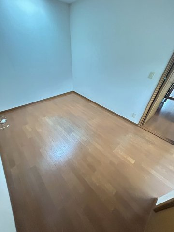 西宮市生瀬東町　貸家の居間・リビング