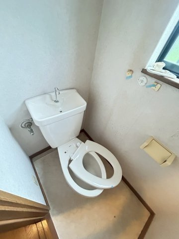 西宮市生瀬東町　貸家のトイレ