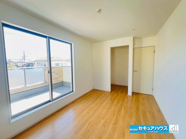 【本日ご案内可能】刈谷市泉田町北中浜　全4棟の洋室|【洋室7帖】
◆広々とした居住空間は日々の暮らしを彩り、心のやすらぎと満足感を与えてくれます。通風と採光を考慮した設計は子供たちはのびのび育ち、家族でくつろぎと団らんを生み出します。　　　　　　　　　