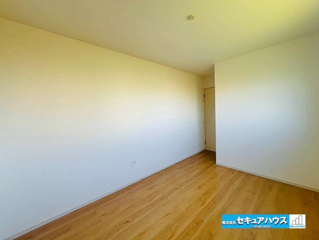 【本日ご案内可能】刈谷市泉田町北中浜　全4棟の洋室|【洋室6.5帖】
◆6.5帖の広さがあるため大きなベッドや家具を配置することができます。　　　　　　　　　　　　　　　　　　　　　　　　　　　　　　　　　　　　　　　　　　　　　　　　　　　　　　　　