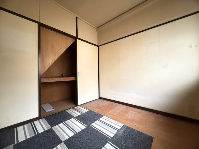 高丸ビルB棟の洋室