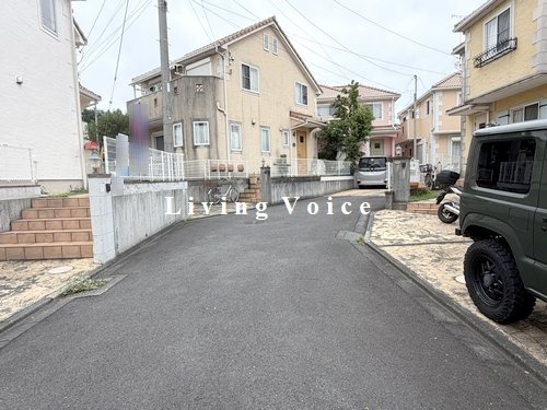 【前面道路含む現地写真】 | 【仲介手数料０円】相模原市中央区淵野辺本町4丁目　中古戸建 | 相模原市中央区淵野辺本町4丁目　中古戸建