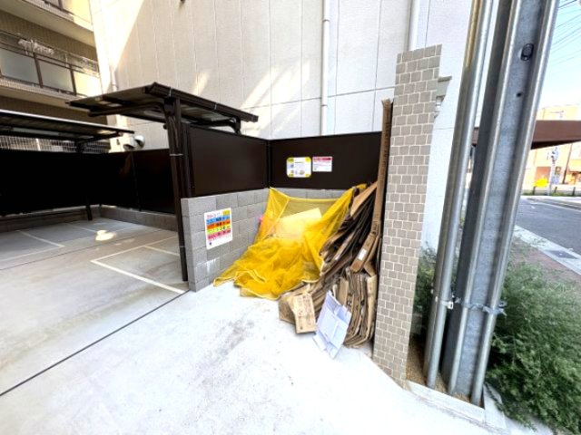 Live Flat六甲桜口の駐車場