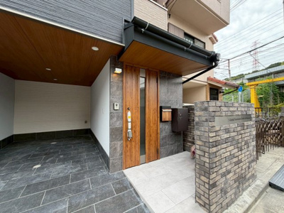 【エントランス】 | 【弊社売主物件】高槻市上牧南駅前町 リノベ戸建 | 物件購入の段取りを知りたいお客様には、「ご検討からご契約までの一連の流れ」をご説明させて頂きます。初めて物件購入を検討された方は、ぜひご参考になさって下さい。