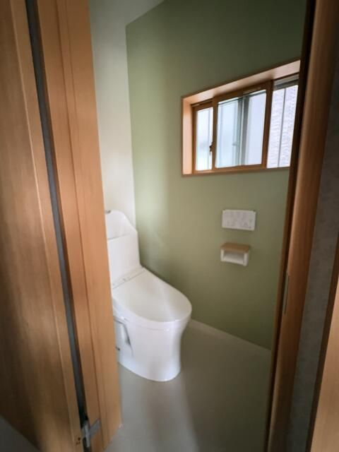 向小金３丁目戸建のトイレ|ゆったりとした空間のトイレです