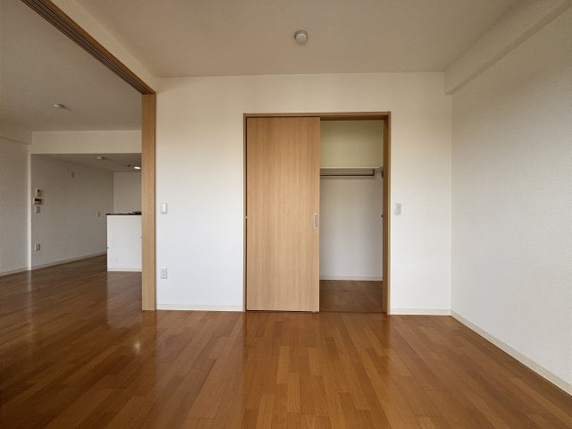 フラッツ庚午の居間・リビング