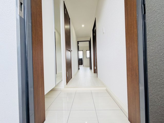 LIBTH筑紫駅前の玄関|別号数タイプ
