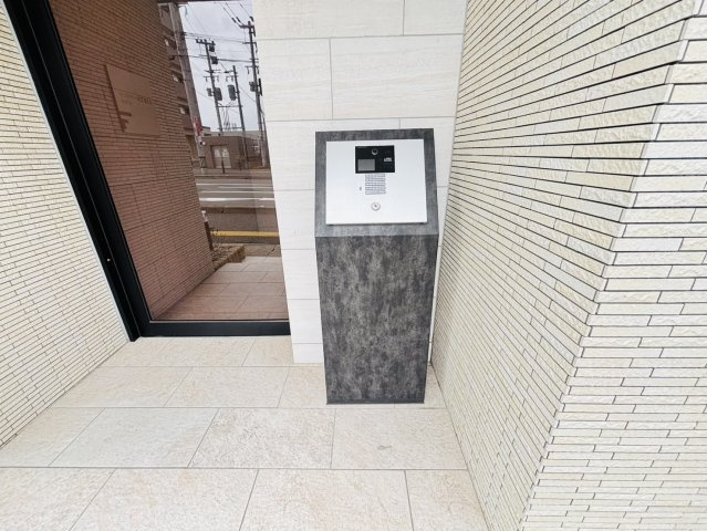 LIBTH筑紫駅前のエントランス|別号数タイプ