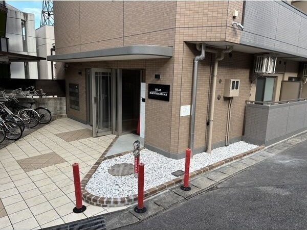 ヒルズ八幡山のエントランス