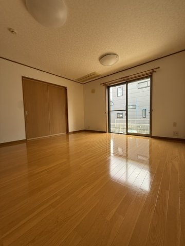 西東京市中町１丁目の一戸建ての居間・リビング