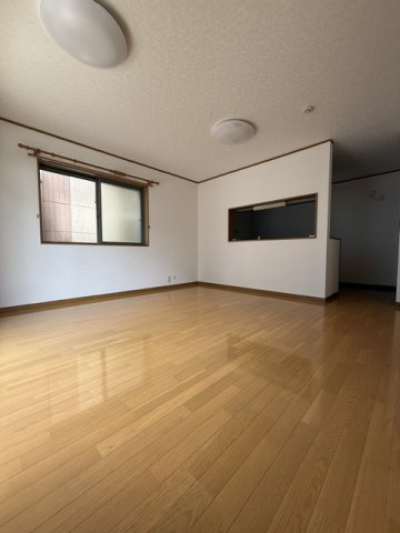 西東京市中町１丁目の一戸建ての居間・リビング