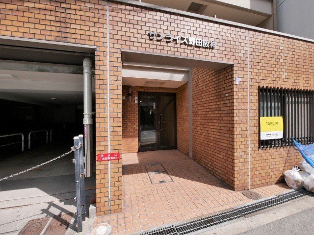 大阪市福島区海老江２丁目の賃貸マンションのエントランス
