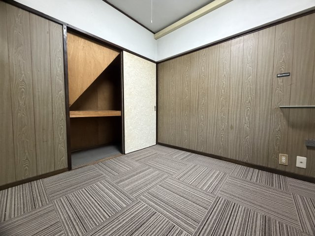 高丸ビルA棟の洋室