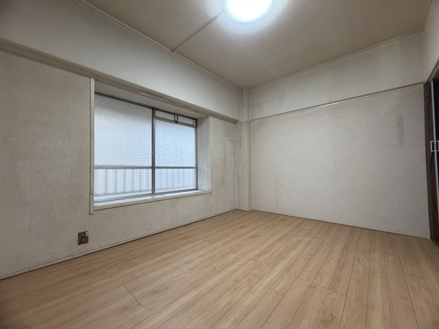 高丸ビルA棟の洋室