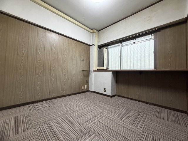 高丸ビルA棟の洋室