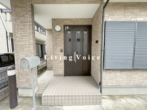 【玄関】 | 【仲介手数料０円】平塚市西真土1丁目　中古戸建 | 平塚市西真土1丁目　中古戸建