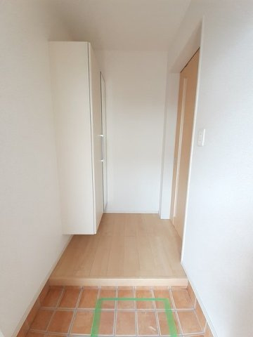 カーサ・ルーチェＢの玄関|収納もある玄関です