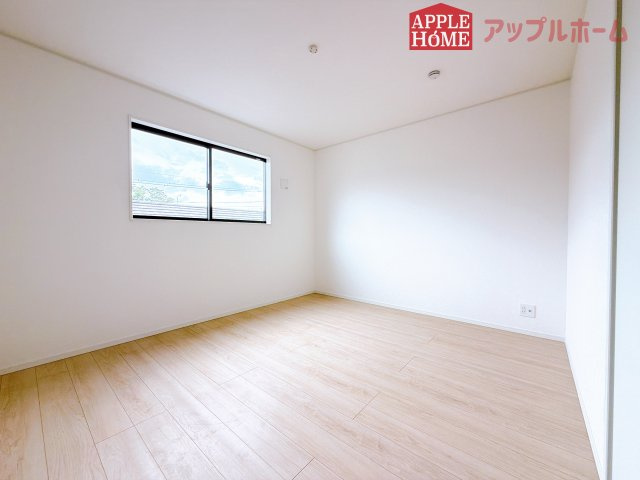 [新築住宅] 行田市天満 第2 全2棟の洋室|２階居室は全室収納あり！たっぷりある収納活用でお部屋もキレイを保てます♪
