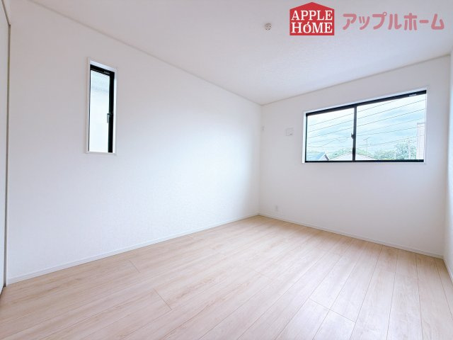 [新築住宅] 行田市天満 第2 全2棟の洋室|２階居室は全室収納あり！たっぷりある収納活用でお部屋もキレイを保てます♪