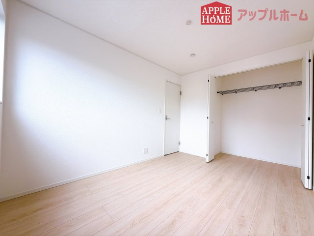 [新築住宅] 行田市天満 第2 全2棟の洋室|２階居室は全室収納あり！たっぷりある収納活用でお部屋もキレイを保てます♪