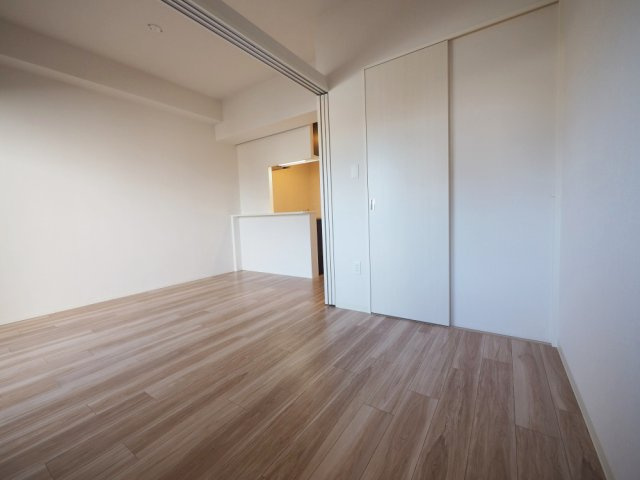 大阪市淀川区西中島２丁目の賃貸マンションの居間・リビング