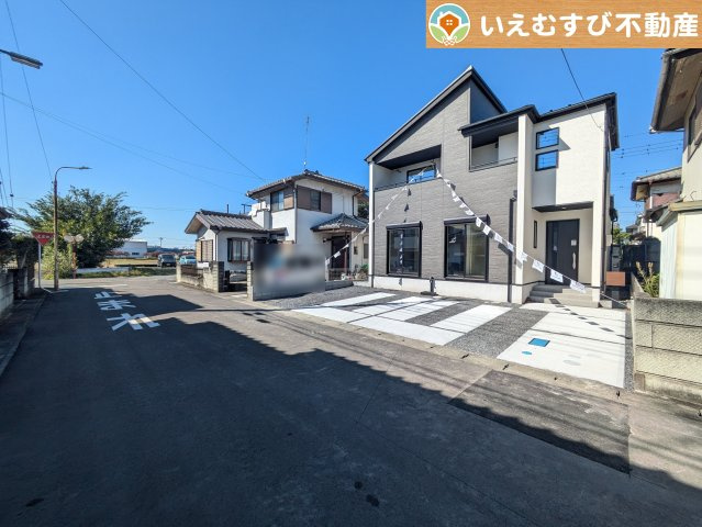 GRAFARE　行田市持田2期の前面道路含む現地写真|充分な広さの6ｍ前面道路
間口が広くお車の出し入れも問題なく行えるスペースが確保されています♪