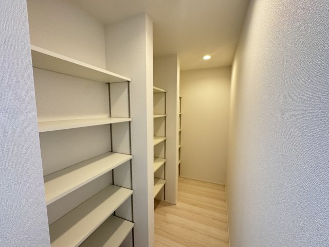 うるま市西原（全4棟）3号棟の収納|3号棟　大容量パントリー付き♪