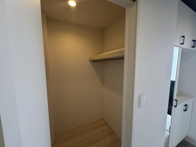 うるま市西原（全4棟）3号棟の収納|3号棟　1階ファミリークローク付き♪