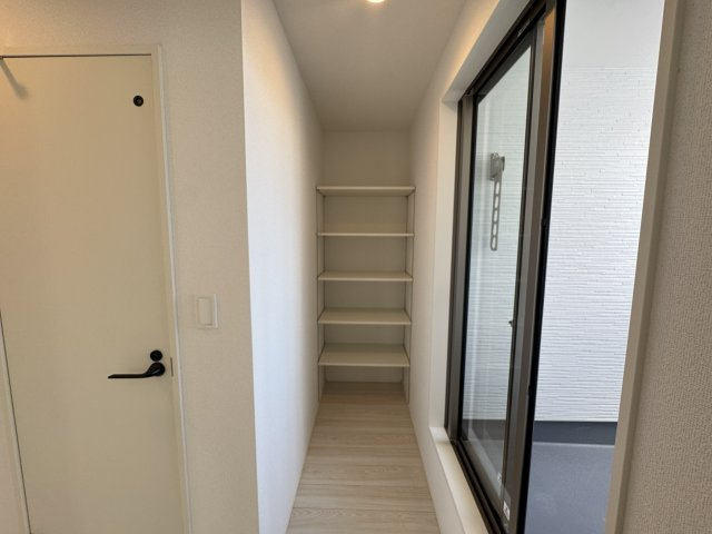 うるま市西原（全4棟）3号棟の収納|3号棟　2階ホール可動棚収納付き♪