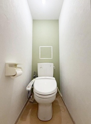 【トイレ】 | 芦屋緑1住宅1号棟 | トイレには快適な温水洗浄便座付き