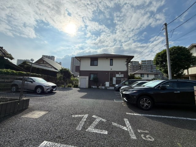 MメゾンEの駐車場|カースペースがあります