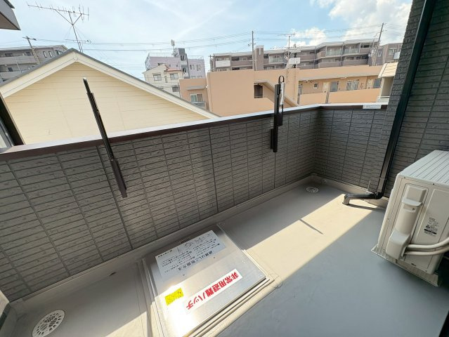 Nigawa Residenceのバルコニー|外からの目が気にならないバルコニーで洗濯物が干せます