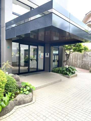 ロワールマンションやよい坂のエントランス
