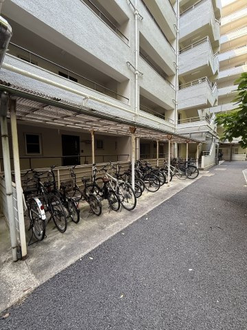 愛宕山ハイリビングの駐輪場