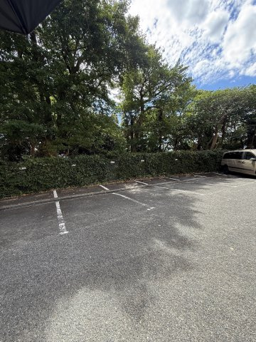 愛宕山ハイリビングの駐車場