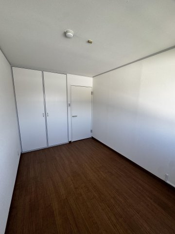 スカイマンション諸岡の洋室