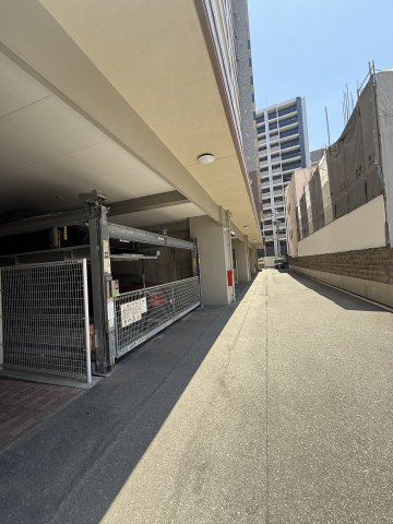 アンピール舞鶴の駐車場