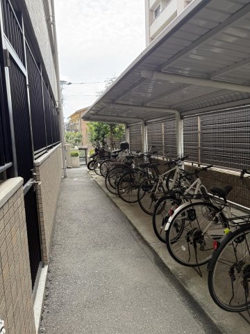 ロイヤルマンションユトリテ田島の駐輪場