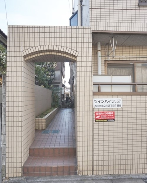 ツインハイツB棟のエントランス