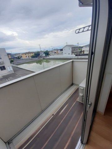 ルース　デラ　プレッソ　Ⅱのバルコニー|暖かな日差しのふりそそぐバルコニー