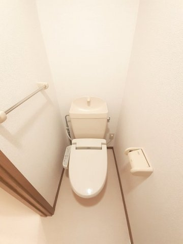 コーポフォレストＡのトイレ|落ち着いた色調のトイレです