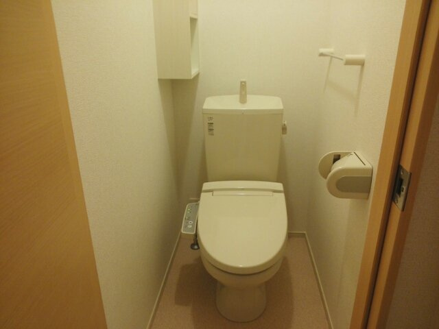 セレナーデＡのトイレ|落ち着いたトイレです