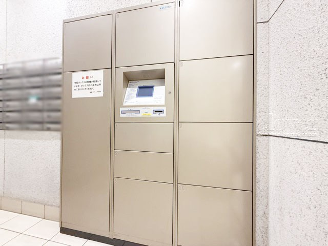 【設備】 | 新橋プラザビル | 仕事をしたり、家をあけがちな人にとっては必須となる、宅配BOX。ネット通販や宅配サービスの利用頻度が高い人にとっても、うれしい設備です。～即日のご見学可能～　お問合せはお気軽にどうぞ。
