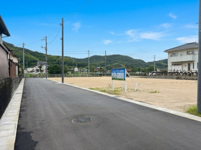 【前面道路含む現地写真】 | 土地　玉島勇崎　全6区画 | 団地内道路は南側、幅員6ｍでゆとりがあります。