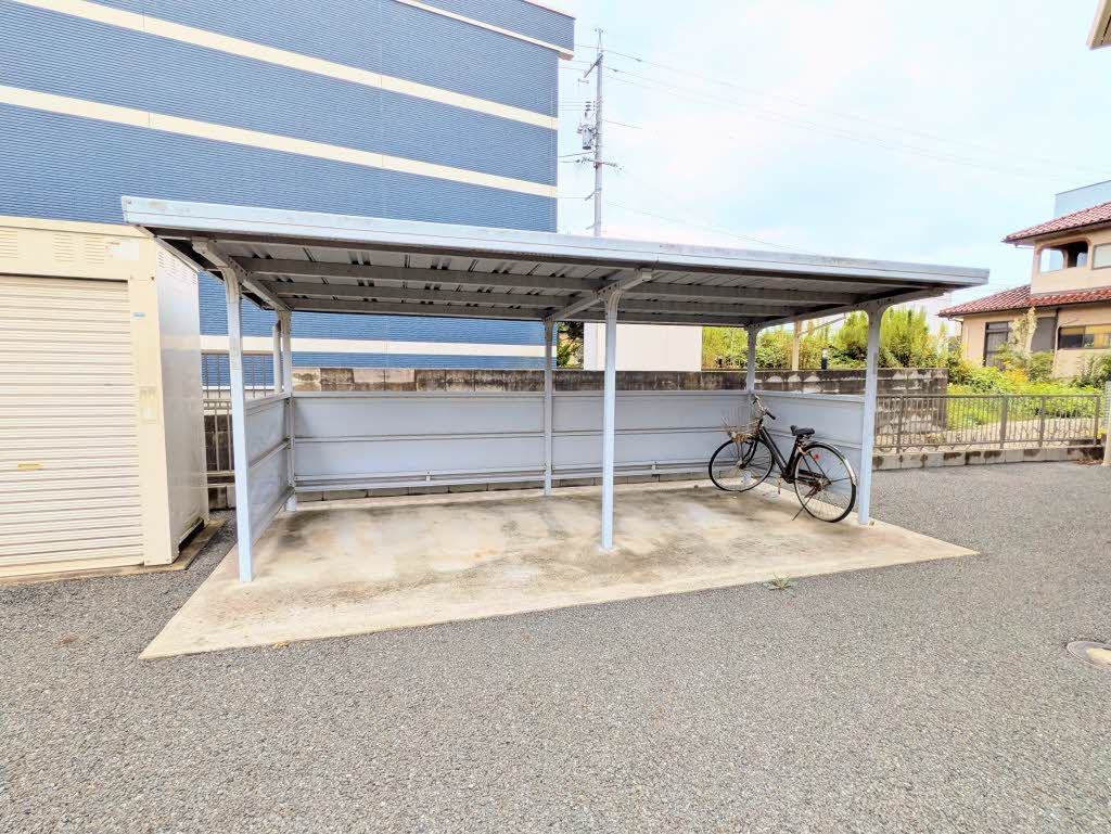 シャーメゾン際波 C棟の駐車場