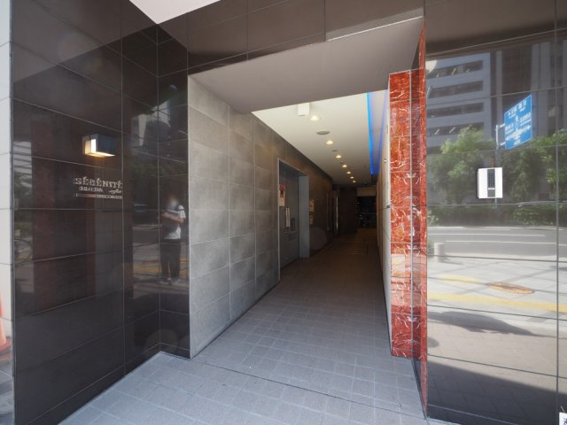 大阪市北区西天満５丁目の賃貸マンションのエントランス