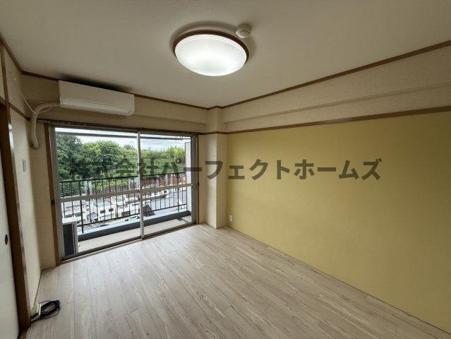ネオライフ枚方の洋室|コンパクトで使いやすい洋室です