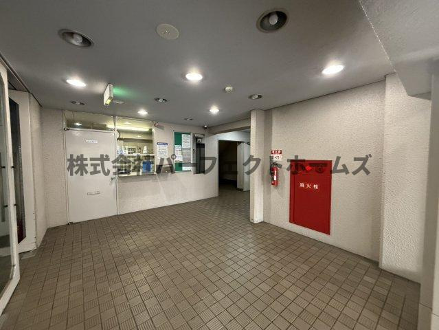 ネオライフ枚方のロビー|落ち着いたロビーです